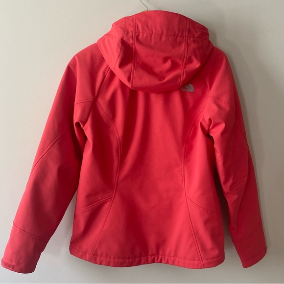 The North Face Women’s Peach/Pink Insulated Winter Jacket. Size medium - Picture 6 of 9